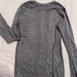 lululemon athletica Heather Gray Long Sleeve Top